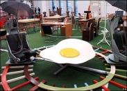 This is modern art : 5- Risas vacías. (C)